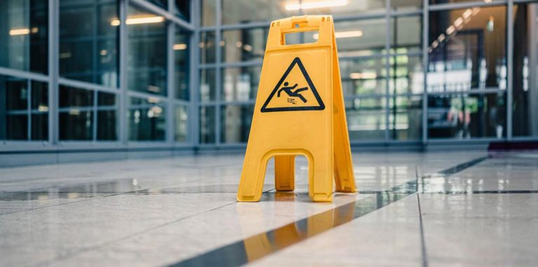 Reclamacion-de-accidentes-por-Resbalones-y-Caidas