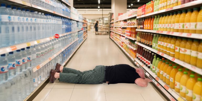 Accidentes-por-Resbalon-y-Caida-en-Walmart-David-Sanchez-Law-Group